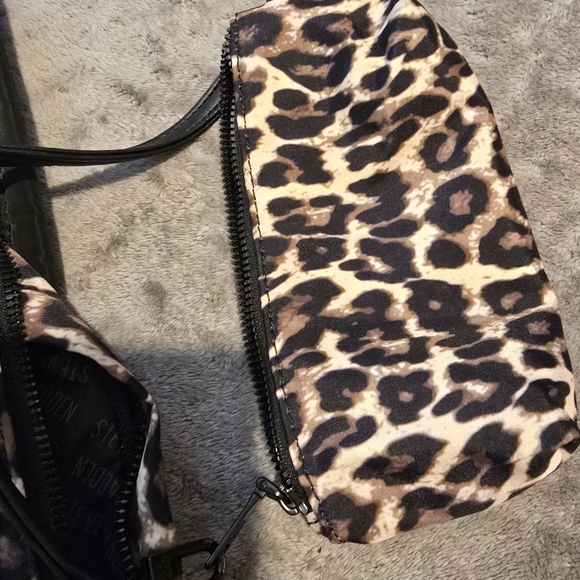 Steve Madden Large BJANA BACKPACK WITH MATCHING WRISTLET Animal Print Pouch NWOT - Picture 5 of 10